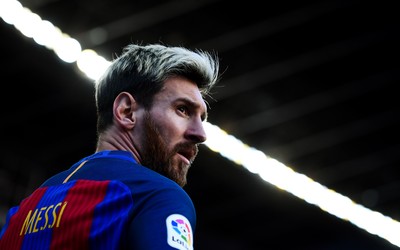 168电竞热评-C罗任意球被人墙挡出后迅速补射破门