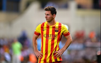 168电竞讨论-德容这脚射门擦柱而出